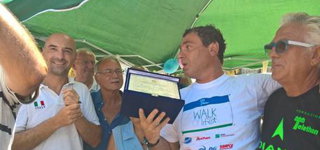 A nuoto Stromboli-Tropea per la ricerca, nuova impresa per il papà che combatte l'autismo