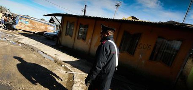 Chiusa in auto, muore bimba a Napoli
