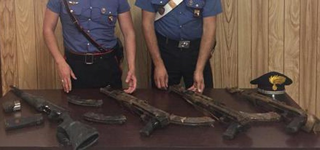 Kalashnikov in terreno, un arresto