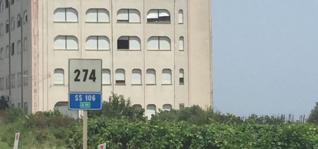 Oliverio: procedere alla demolizione del ‘mostro di Melissa'