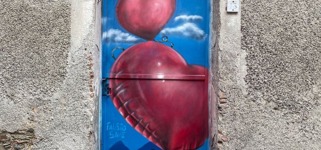PAS - Sentiero Porte d’Artista : a Marcellinara fino al 10 agosto le porte abbandonate del borgo calabrese diventano opere d’arte a cielo aperto