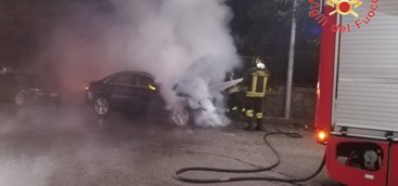 Incendio autovettura nella notte a Catanzaro