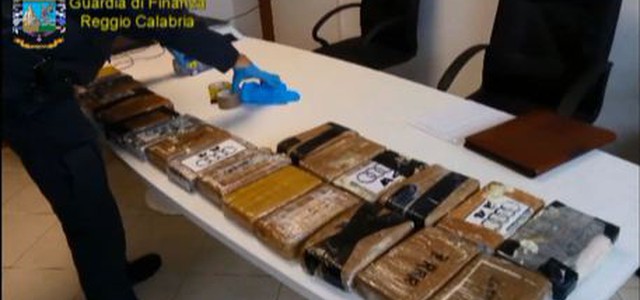Sequestrati 28 chilogrammi di cocaina purissima nel porto di Gioia Tauro