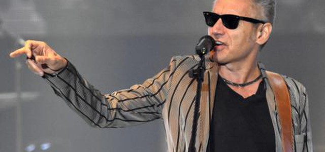 Ligabue operato a corde vocali, sta bene
