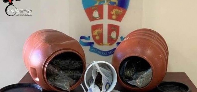Scoperti e sequestrati tre fusti di plastica con 14 kg di marijuana
