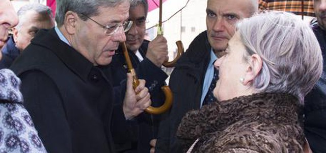 Terremoto, Gentiloni in Abruzzo: "Lavorare in fretta"