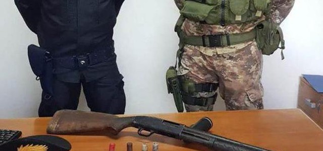 Fucile a pompa clandestino trovato dai Carabinieri