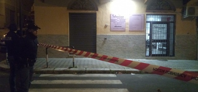 Raffica di colpi d'arma da fuoco contro un locale appena inaugurato