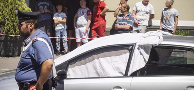 Ucciso a colpi arma da fuoco nel napoletano. Nell'auto anche il figlio undicenne