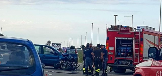 Scontro auto-moto, muore centauro 31enne