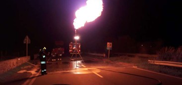 Si ribalta autocisterna carica di gpl, strada 106 chiusa (VIDEO)