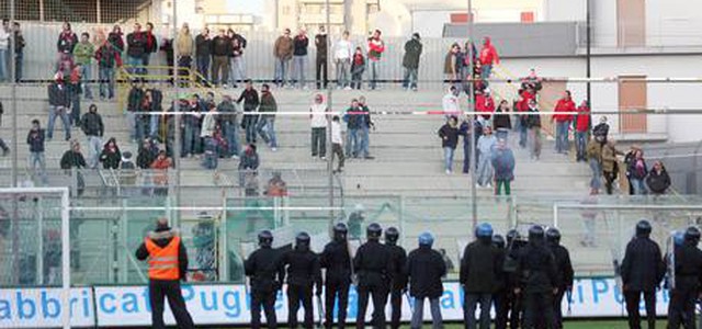 Pugno ad arbitro, daspo ad Allenatore