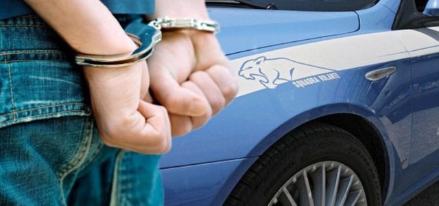 Estorsioni e lesioni ai danni dei genitori, arrestato 25enne