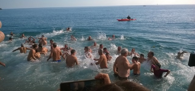CATANZARO, IL TUFFO DI CAPODANNO CELEBRA IL SUO VENTESIMO ANNIVERSARIO