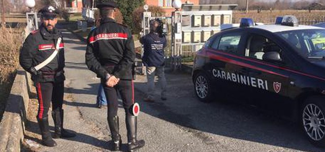 Aggredito in casa in piena notte ferisce aggressore con fucile, arrestato per tentato omicidio