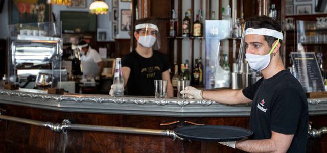 Lavoro, Fipe-Confcommercio: "Boom di ristoranti e bar chiusi, a settembre 1 dipendente su 2 non ha lavorato"