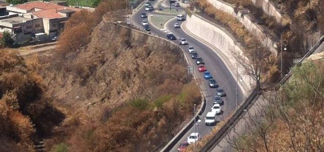 Rogo tra Cosenza e Rogliano, code chilometriche sulla A2