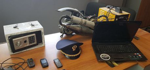 Furto in negozio a Crotone, due arresti
