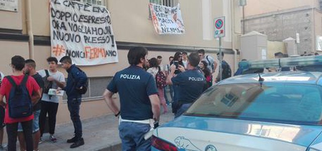 Classi divise, studenti occupano liceo