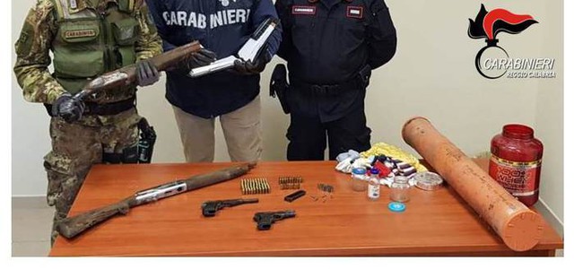 Trovato con due pistole, arrestato 61enne
