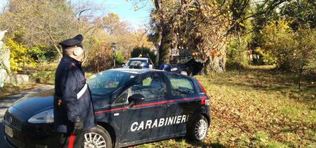 Donna soffoca nel sonno il fratello