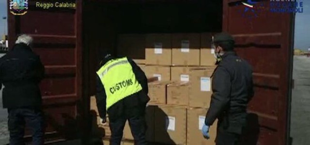 Coronavirus, sequestrate 19 tonnellate di materiale medico-sanitario al porto di Gioia Tauro