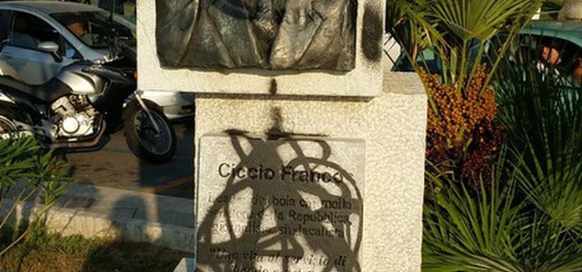 Imbrattato monumento senatore missino