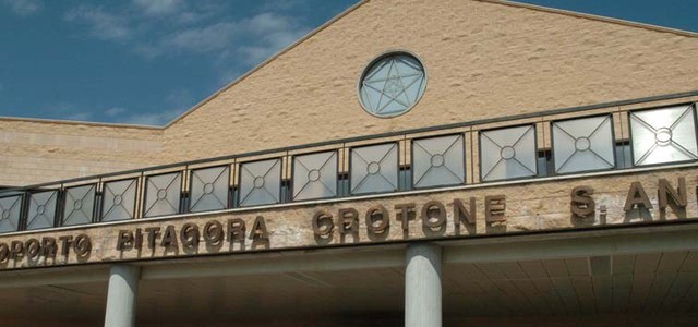 Aeroporti Crotone e Reggio, la gestione è stata affidata alla Sacal 