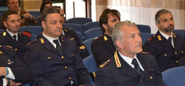 Questore premia alcuni dipendenti distintisi per meriti di servizio