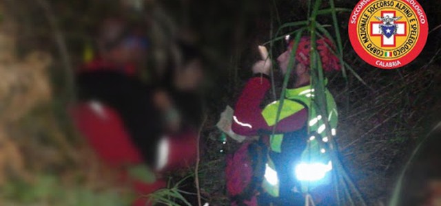 Ritrovato nella notte l'anziano disperso nel bosco