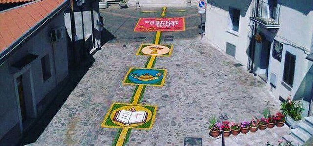 Un vero successo la prima assoluta dell’infiorata per il Corpus Domini 