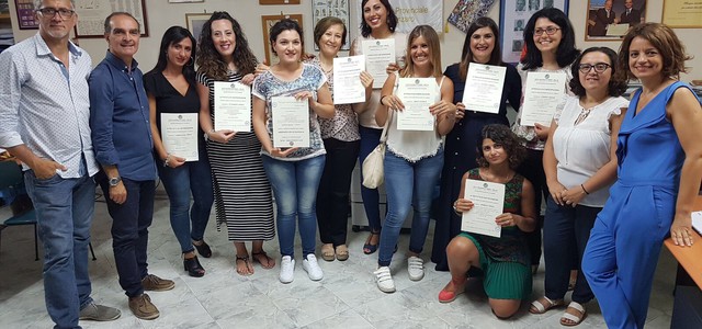 Consegna degli attestati di partecipazione ai 10 partecipanti al Corso Lis 3° Livello
