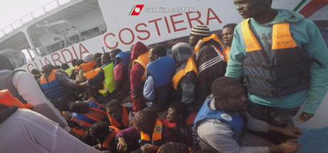 A Vibo nave con 1223 migranti a bordo