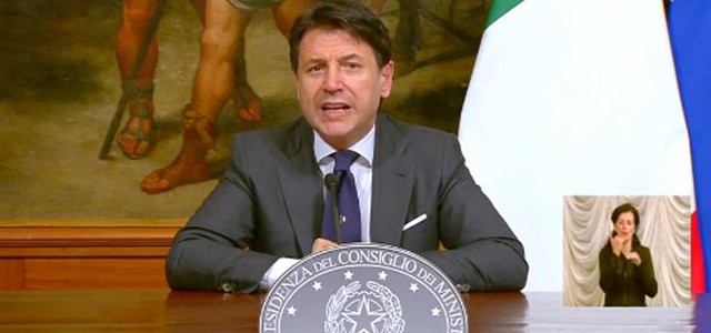 Fase 3, nuovo Dpcm: da lunedì tornano cinema e musei. Stop ancora a calcetto e discoteche