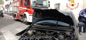 Scontro tra auto e furgone nel quartiere Santa Maria di Catanzaro, due feriti (FOTO)