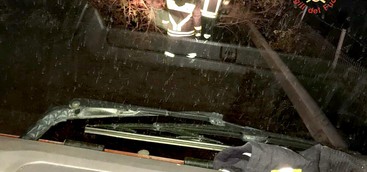 Forti raffiche di vento, vigili del fuoco in azione nel Catanzarese