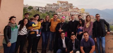 L’arcivescovo Bertolone in visita pastorale a Sellia scopre le bellezze del borgo e della sua comunità