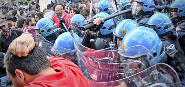 G7: scontri tra manifestanti e polizia, poi torna la calma