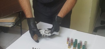 Trovato in possesso di tre pistole clandestine, arrestato dai Carabinieri