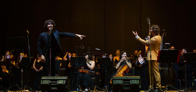 REGGIO CALABRIA SI “CURA” CON L'ETERNO: I TRIONFI FIRMATI CORO LIRICO SICILIANO NEL DITTICO MUSICALE CELEBRATIVO DI BATTIATO E DALLA