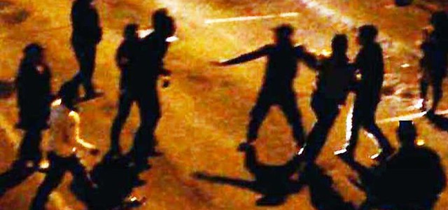 Rissa sul lungomare di Crotone, coinvolti 15 giovani