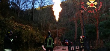 Lamezia, crolla muro di contenimento nelle vicinanze di un serbatoio Gpl (FOTO)