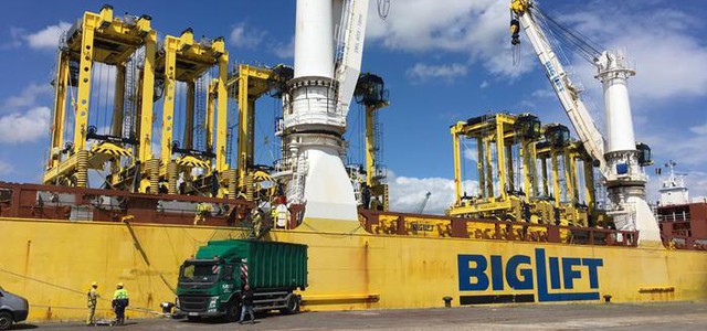 In porto di Gioia Tauro nuovi carrelli per la movimentazione dei container