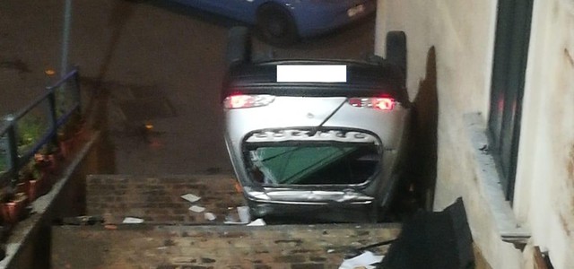 Ruba auto ma si ribalta, individuato e arrestato responsabile