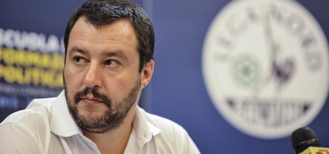 Salvini: "Baciamano imbarazzante per la Calabria"
