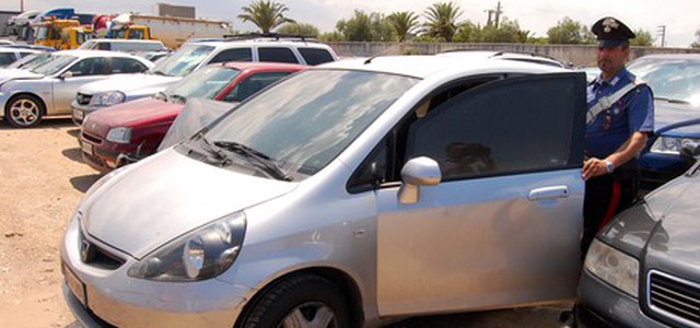 Morto il bimbo che si era rinchiuso nell'auto della mamma