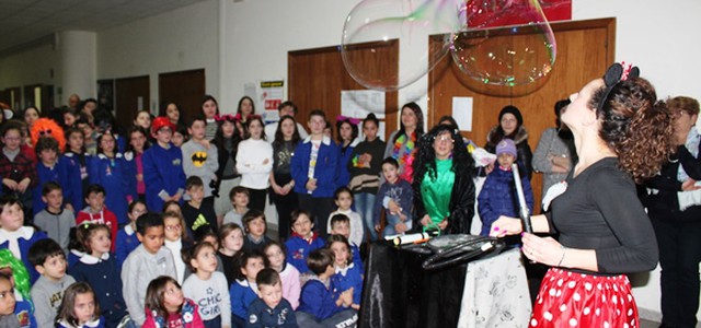 Gran festa di carnevale offerta da “Universo Minori” all'istituto comprensivo “Catanzaro Est”