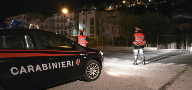 Con droga in un furgone: arrestati dopo un rocambolesco inseguimento