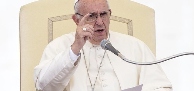 Fine vita, Papa Francesco: 'Moralmente lecito sospendere le cure non proporzionali'