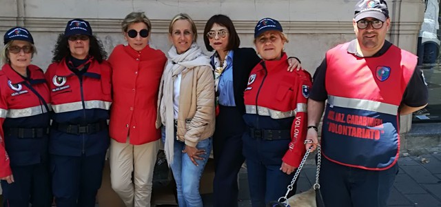 La A.N.C “Arruzzo” in piazza Prefettura accanto all'AIRC per distribuire le azalee della ricerca